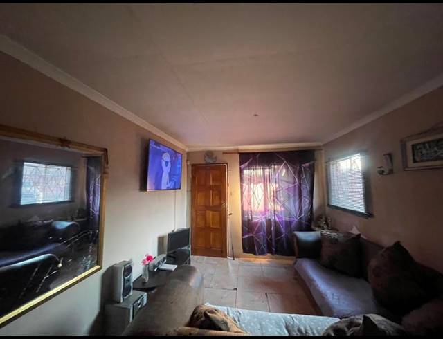 4 BEDROOM HOUSE FOR SALE IN LENASIA SOUTH
